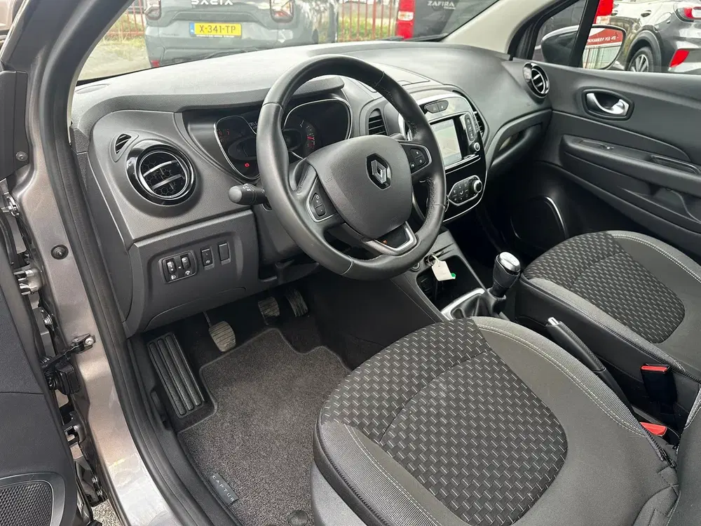 Renault Captur 0.9 TCe Intens Camera uit 2019, foto 10