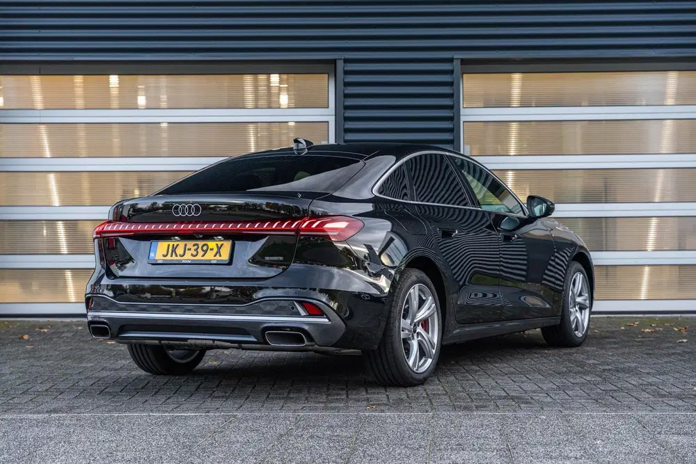 Audi A5 2.0 e-hybrid 299pk quattro Advanced Editio uit 2025, foto 2
