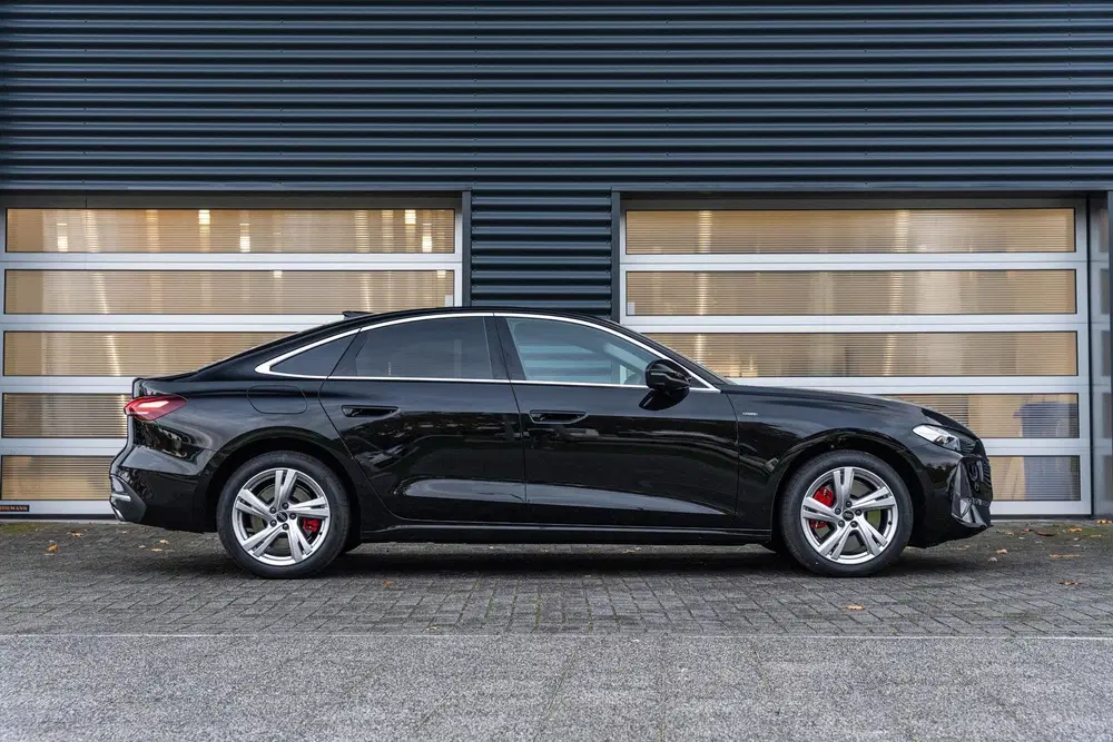 Audi A5 2.0 e-hybrid 299pk quattro Advanced Editio uit 2025, foto 3