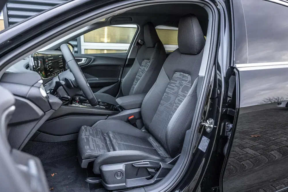 Audi A5 2.0 e-hybrid 299pk quattro Advanced Editio uit 2025, foto 4