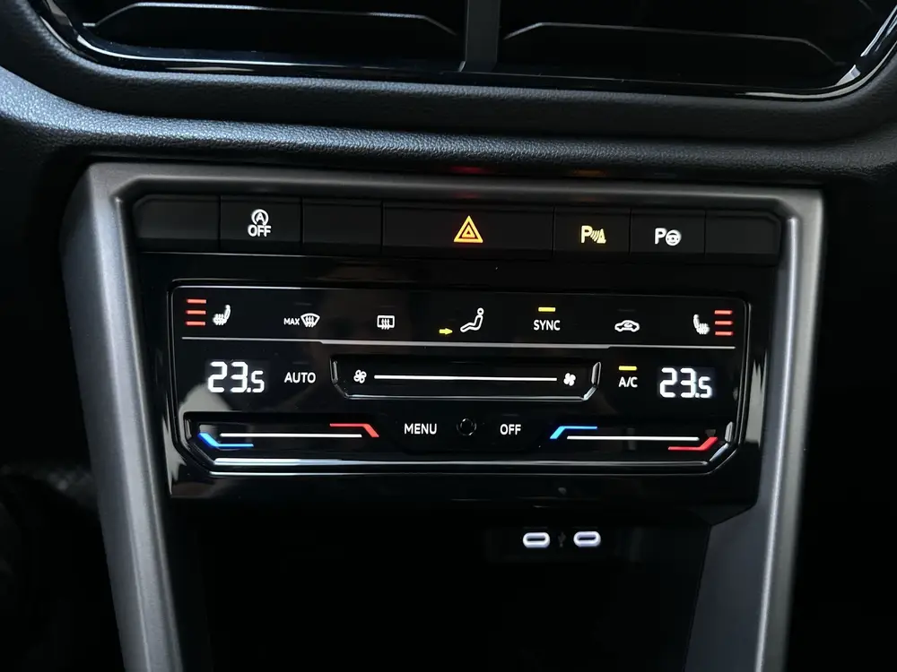 Volkswagen T-Roc 1.5 TSI 150pk DSG Life Business Camera Navi uit 2022, foto 18
