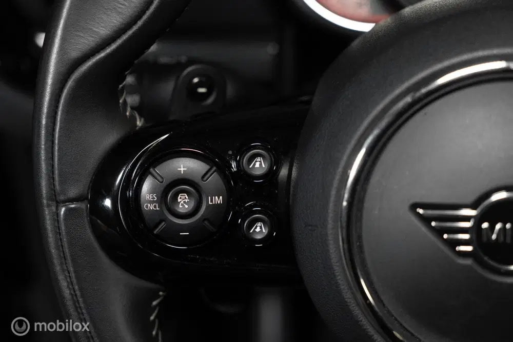 Mini Clubman 2.0 JCW ALL4 Chili PANO uit 2020, foto 15
