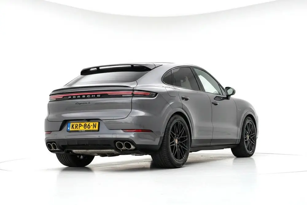 Porsche Cayenne Coupé 3.0 S E-Hybrid Black Edition Pano/Inn uit 2025, foto 3