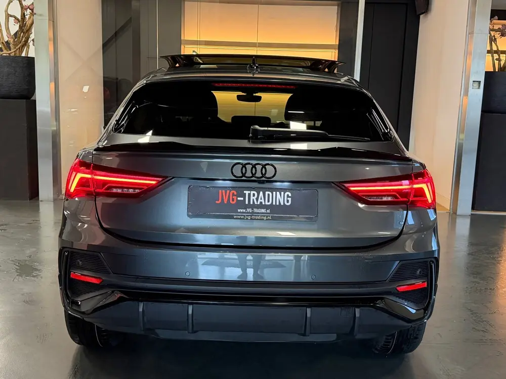 Audi Q3 35 TFSI 3X S line Panorama Camera Keyless uit 2023, foto 11