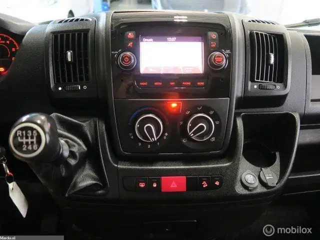 Peugeot Boxer 333 2.2 BlueHDi 120 L2H2 2x SCHUIFDEUR uit 2021, foto 13