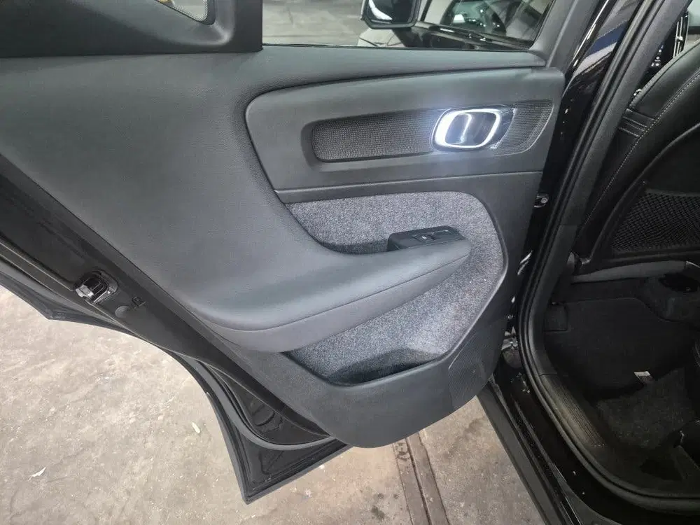 Volvo XC40 B3 163PK Plus Dark uit 2023, foto 10