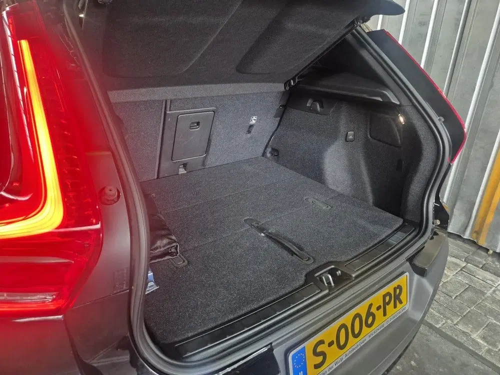 Volvo XC40 B3 163PK Plus Dark uit 2023, foto 12