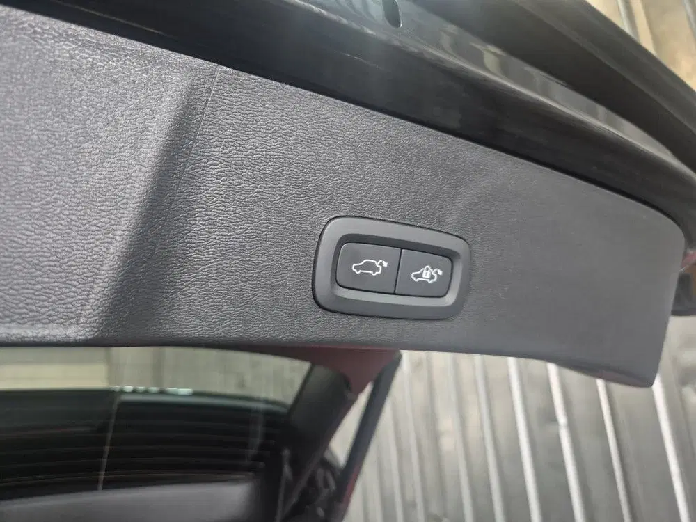 Volvo XC40 B3 163PK Plus Dark uit 2023, foto 13