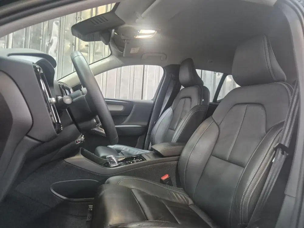Volvo XC40 B3 163PK Plus Dark uit 2023, foto 4