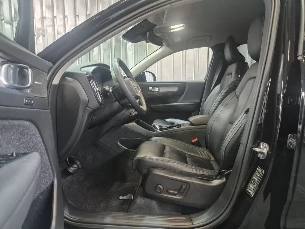 Volvo XC40 B3 163PK Plus Dark uit 2023, foto 6