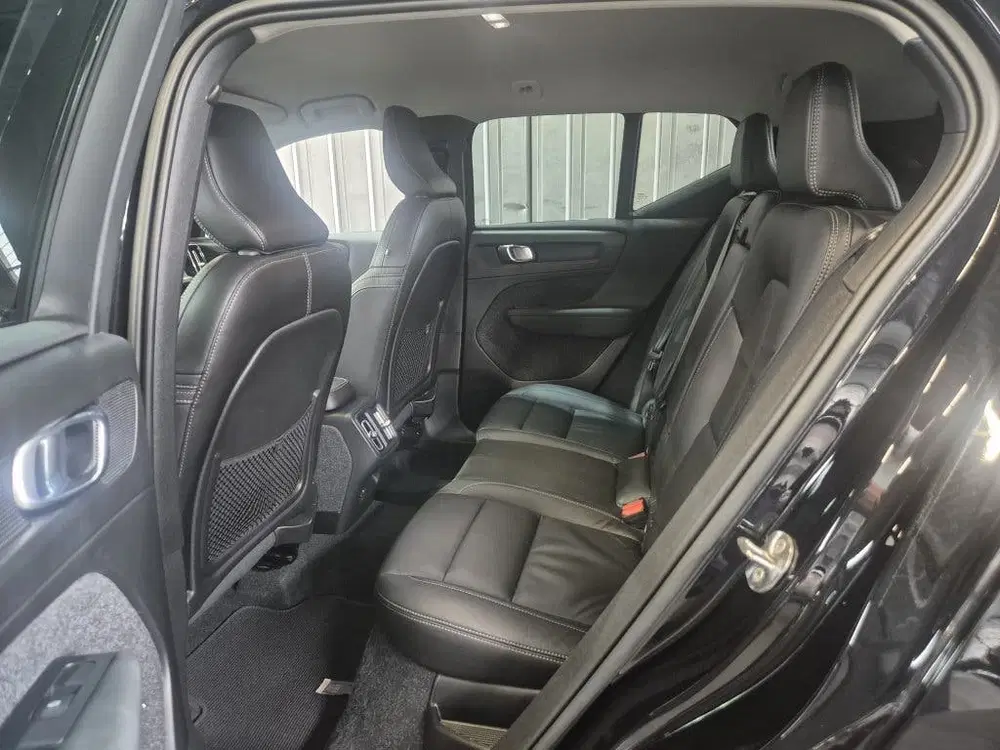 Volvo XC40 B3 163PK Plus Dark uit 2023, foto 7