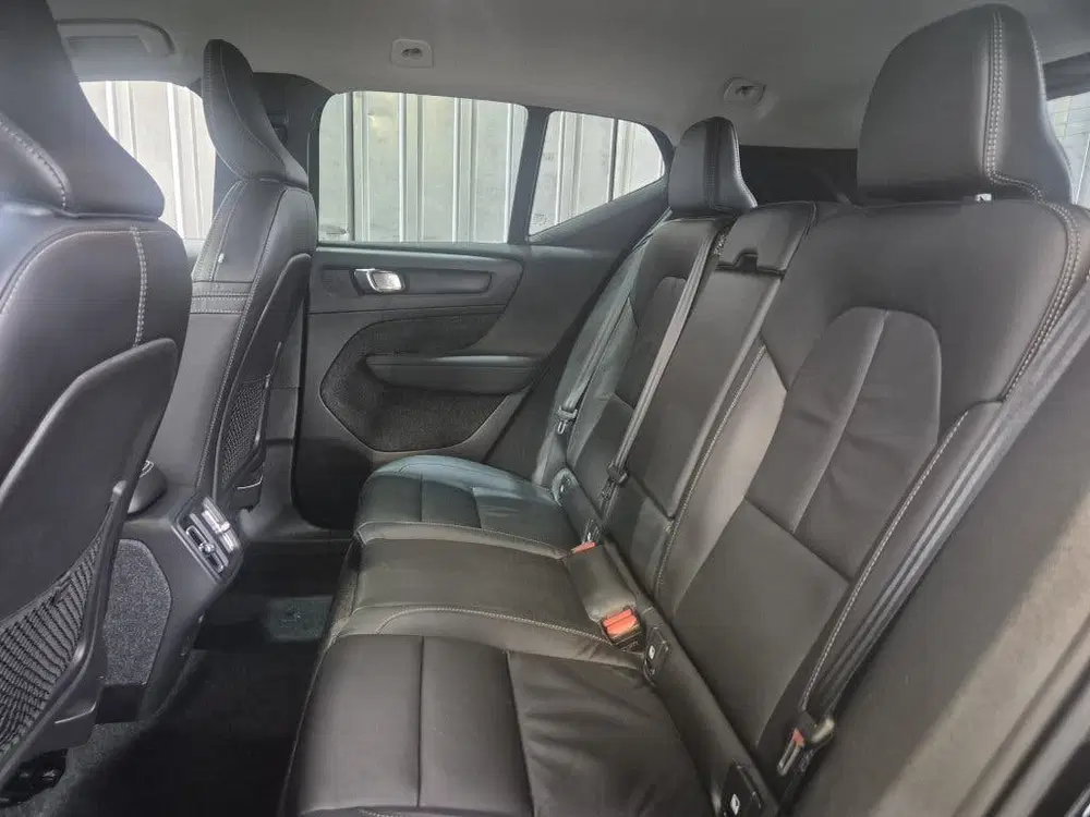Volvo XC40 B3 163PK Plus Dark uit 2023, foto 8