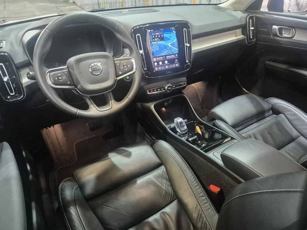 Volvo XC40 B3 163PK Plus Dark uit 2023, foto 9