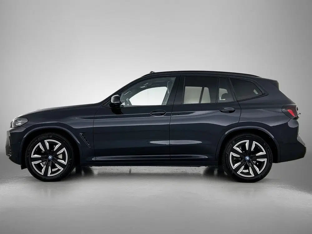 BMW iX3 High Executive 80 kWh uit 2022, foto 2