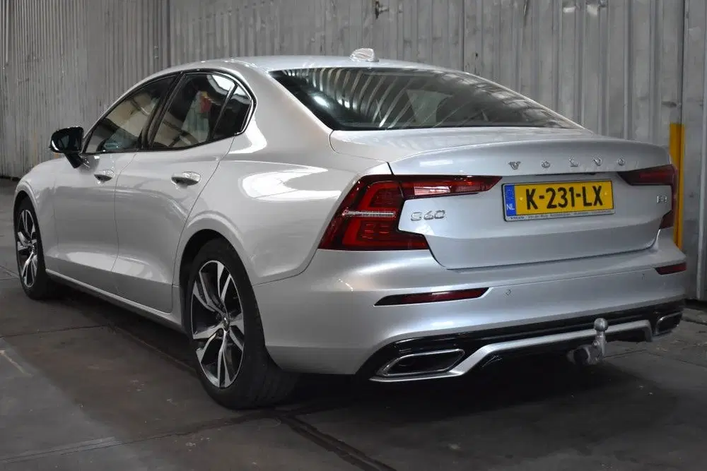 Volvo S60 B4 197PK R-Design uit 2021, foto 2