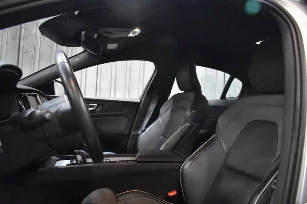 Volvo S60 B4 197PK R-Design uit 2021, foto 4