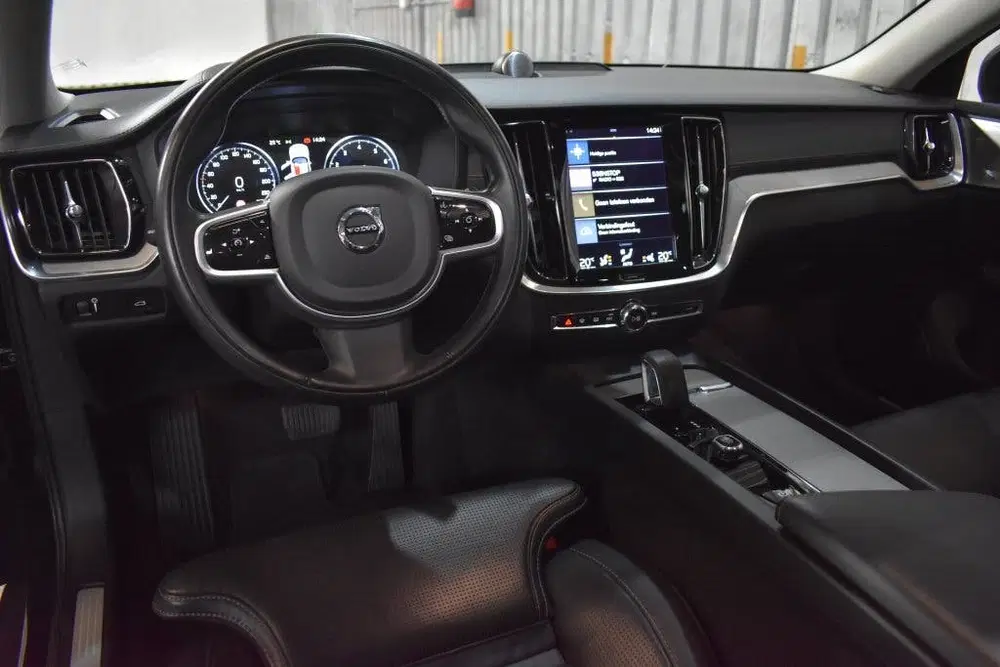 Volvo V60 Cross Country B5 250PK AWD Cross Country PRO uit 2022, foto 3