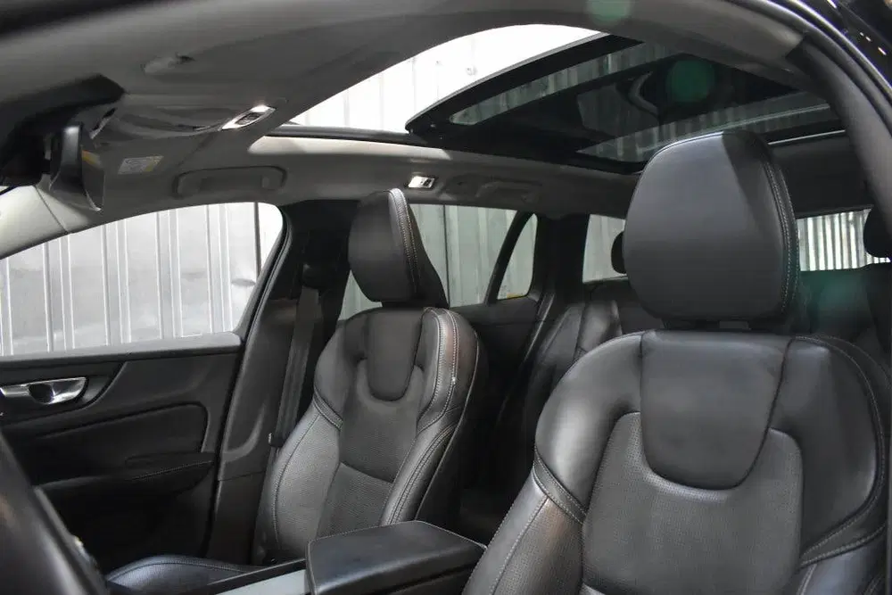 Volvo V60 Cross Country B5 250PK AWD Cross Country PRO uit 2022, foto 4