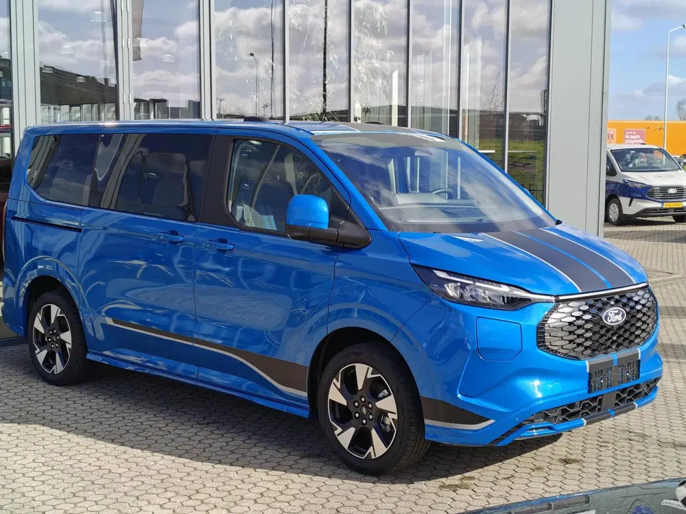 Ford Tourneo Custom 340 L1H1 Sport 65 kWh uit 2025, foto 3