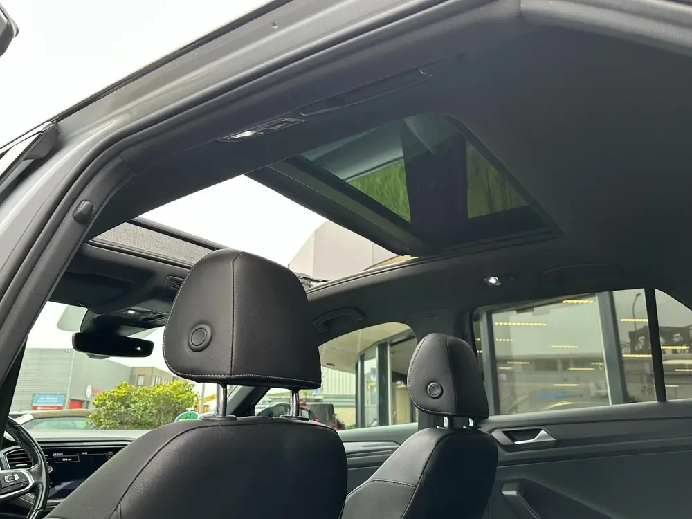 Volkswagen T-ROC 1.5 TSI Sport Business R uit 2019, foto 20