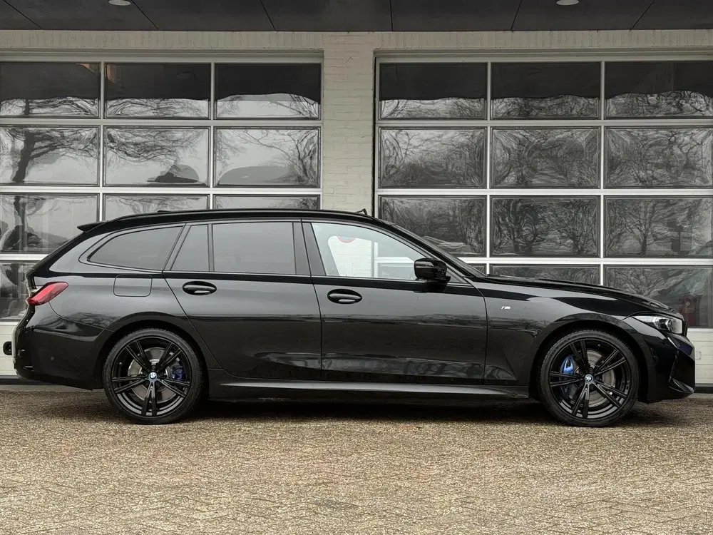 BMW 3-serie 330e M SPORT PRO LCI uit 2023, foto 10