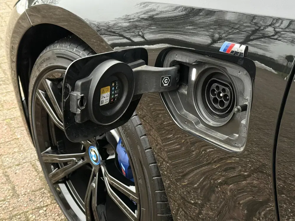 BMW 3-serie 330e M SPORT PRO LCI uit 2023, foto 12
