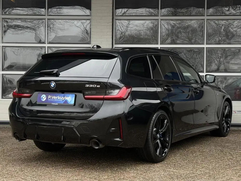 BMW 3-serie 330e M SPORT PRO LCI uit 2023, foto 8