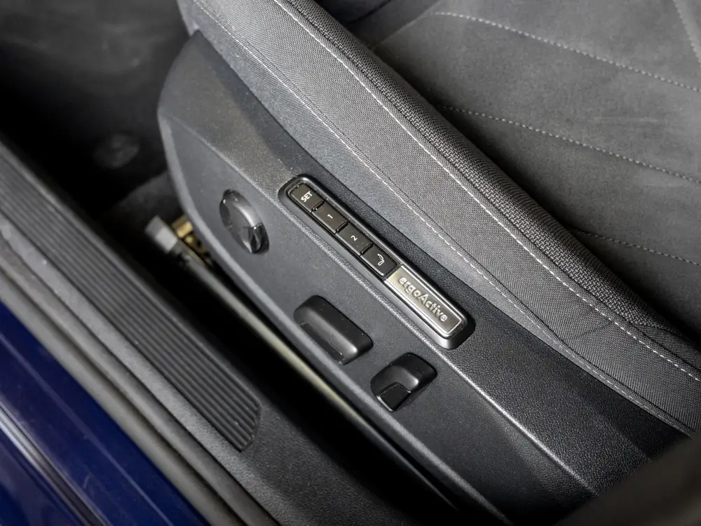 Volkswagen Golf 1.5 eTSI R-Line Business+ 150pk / Dodehoek d uit 2022, foto 19