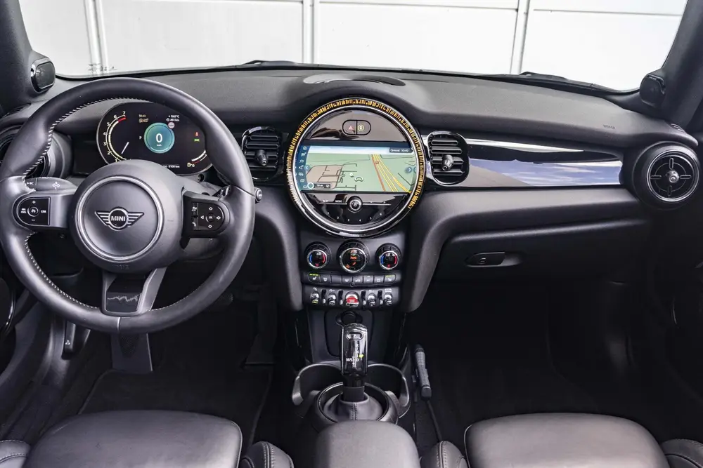 Mini Cabrio Cooper Harman-Kardon uit 2023, foto 3