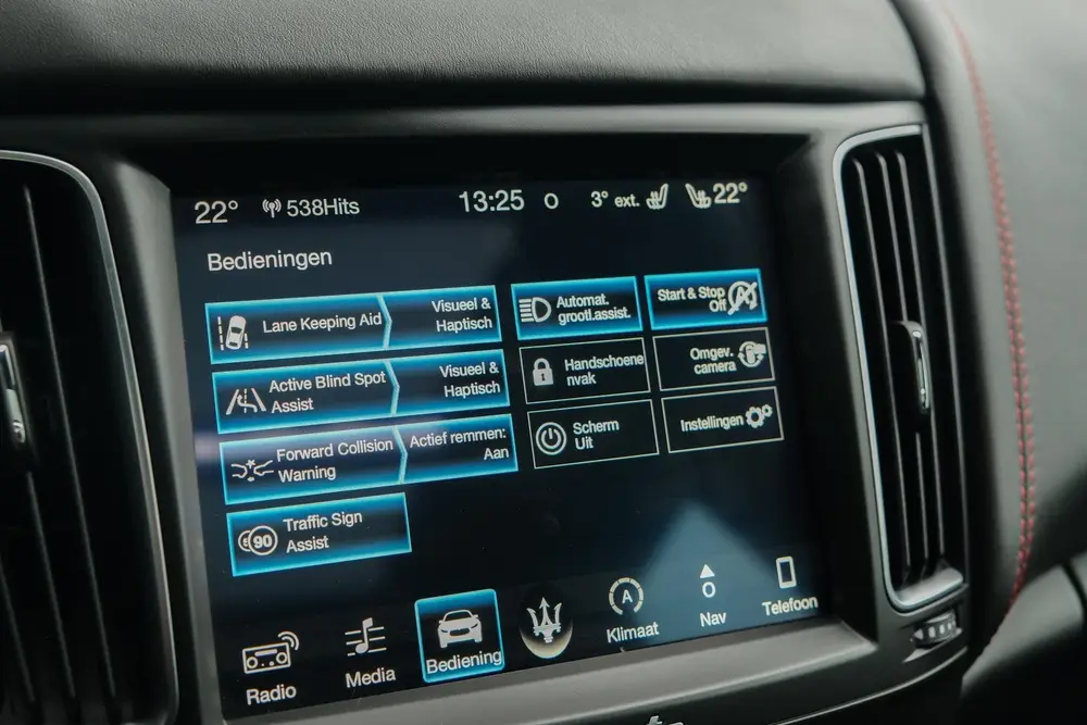 Maserati Levante Gransport 3.0 V6 D 275pk Panoramadak Schaal uit 2019, foto 20