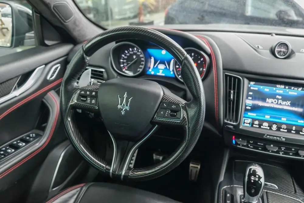 Maserati Levante Gransport 3.0 V6 D 275pk Panoramadak Schaal uit 2019, foto 9
