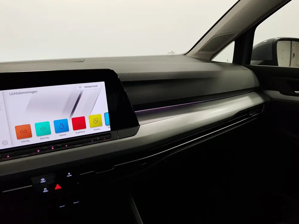 Volkswagen Golf 1.5 150pk eTSI Life DSG Navigatie Climate co uit 2020, foto 18