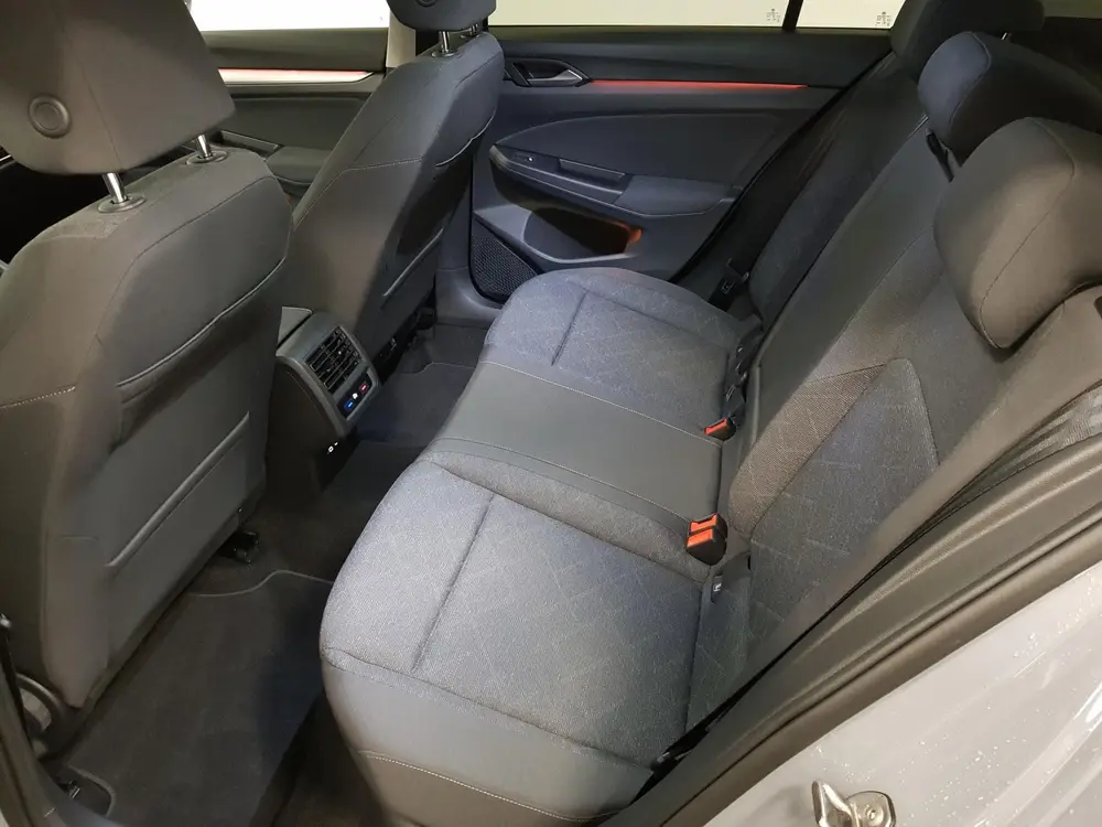 Volkswagen Golf 1.5 150pk eTSI Life DSG Navigatie Climate co uit 2020, foto 7