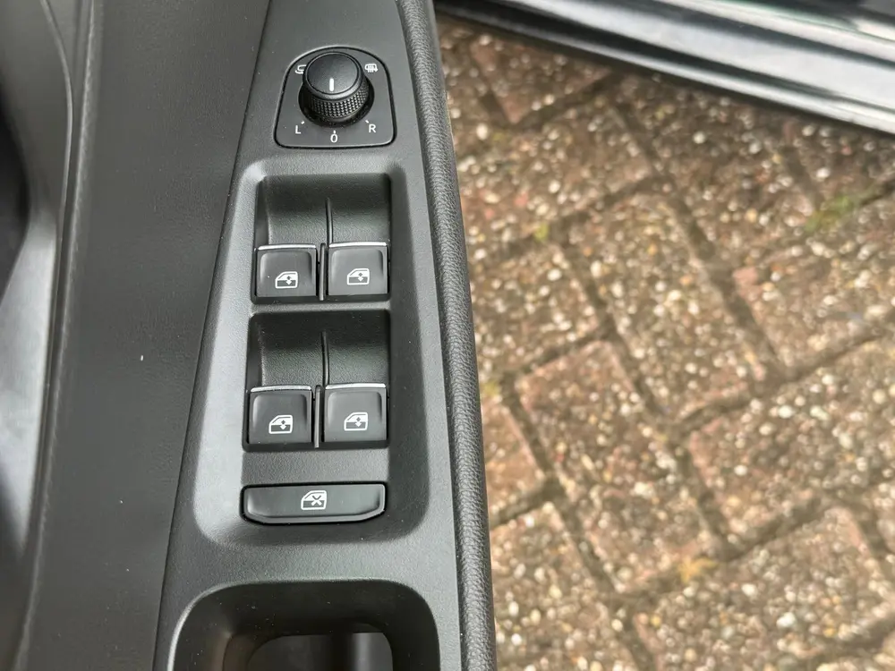 SEAT Leon 1.5 TSI Style Business Intense uit 2020, foto 11