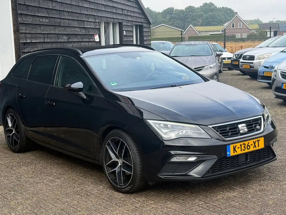 SEAT Leon 1.5 TSI Style Business Intense uit 2020, foto 3
