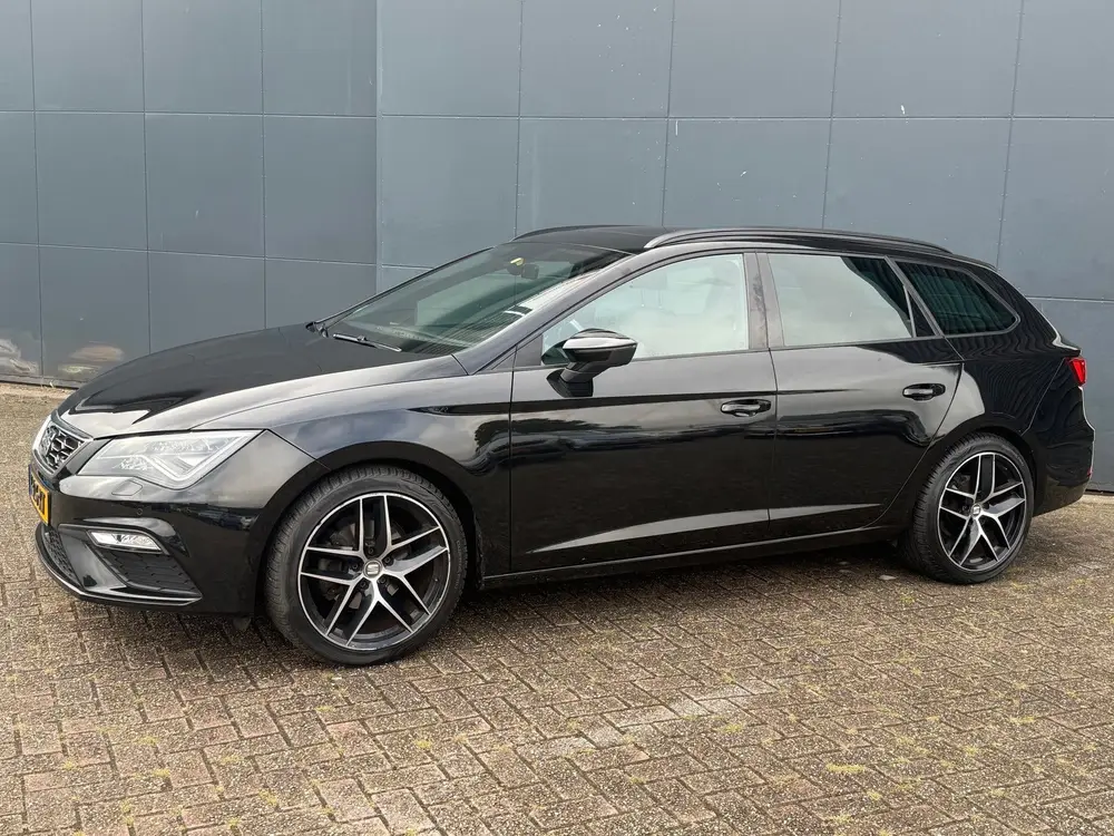 SEAT Leon 1.5 TSI Style Business Intense uit 2020, foto 5