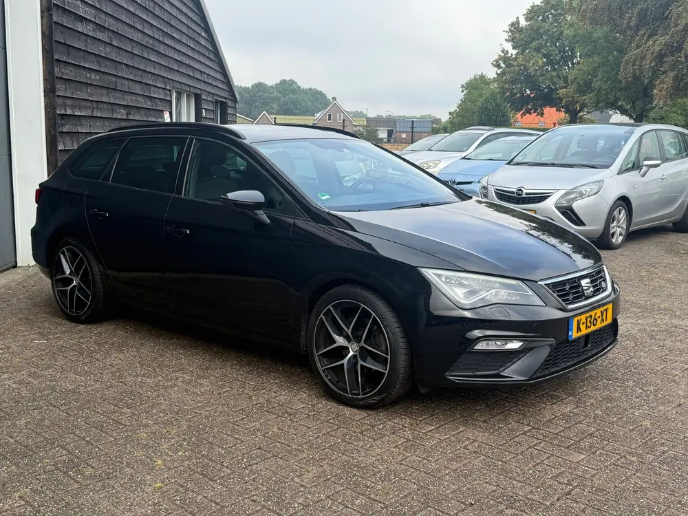 SEAT Leon 1.5 TSI Style Business Intense uit 2020, foto 6