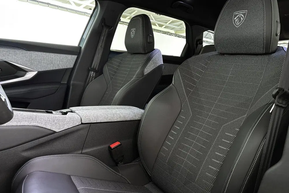 Peugeot 5008 1.2 Hybrid 145 GT 7p 360-Camera Stoelverwa uit 2025, foto 6