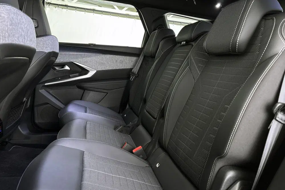 Peugeot 5008 1.2 Hybrid 145 GT 7p 360-Camera Stoelverwa uit 2025, foto 8