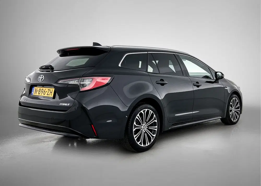 Toyota Corolla 1.8 Hybrid Executive uit 2022, foto 2