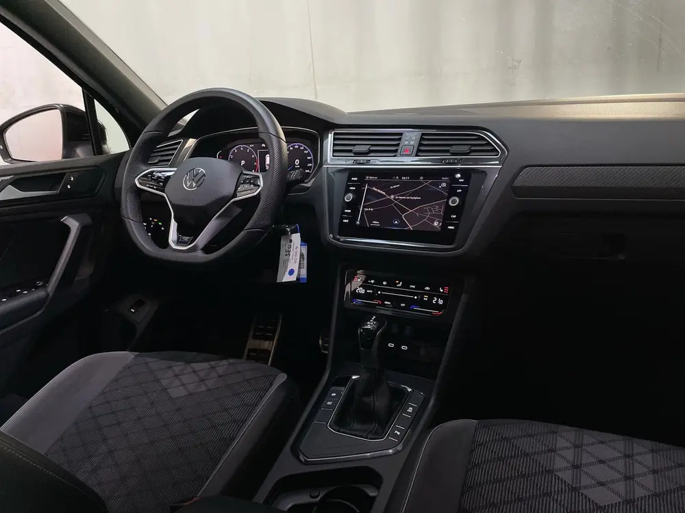 Volkswagen Tiguan 1.5 TSI 150pk DSG R-Line Business+ Camera uit 2020, foto 2