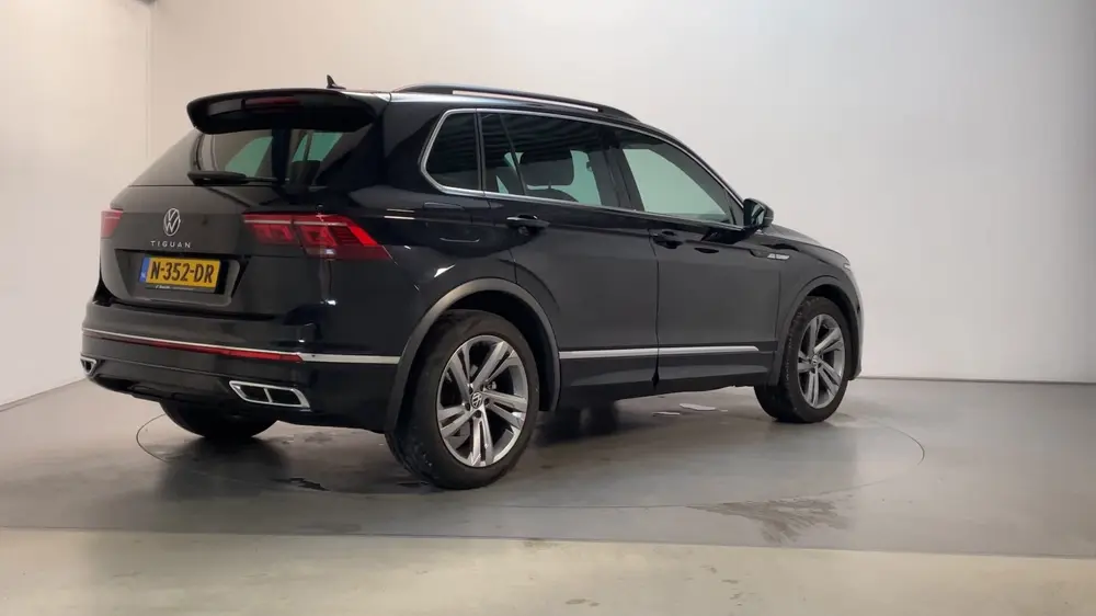 Volkswagen Tiguan 1.5 TSI 150pk DSG R-Line Business+ Camera uit 2020, foto 3
