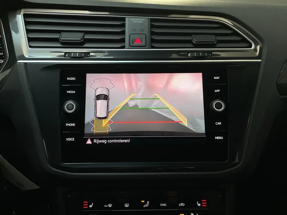 Volkswagen Tiguan 1.5 TSI 150pk DSG R-Line Business+ Camera uit 2020, foto 9