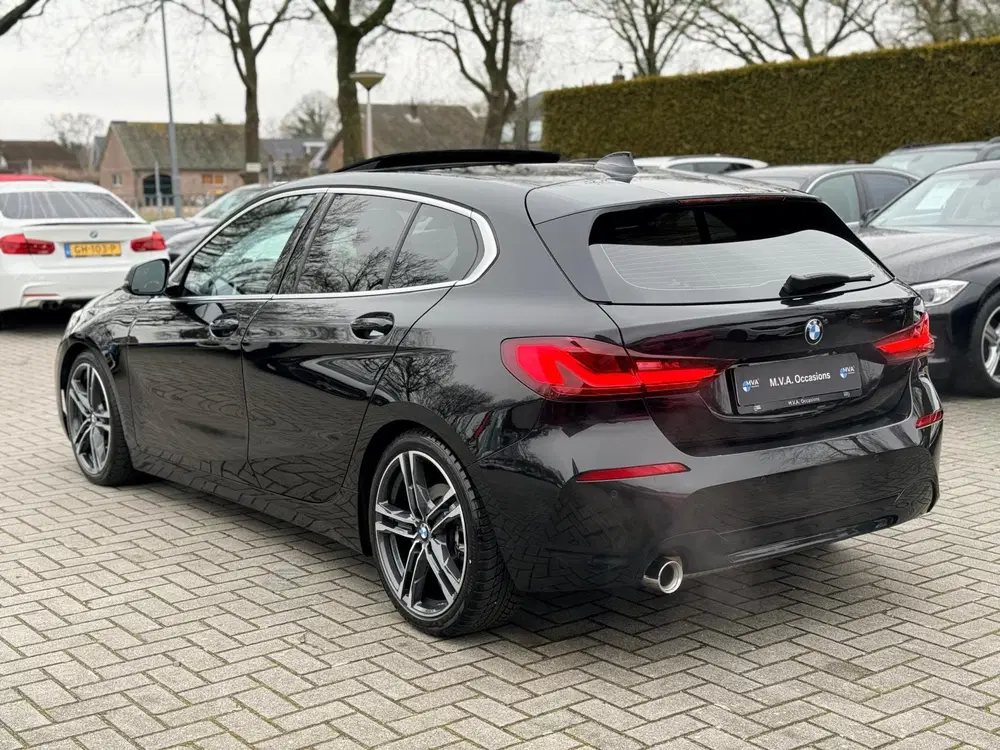 BMW 1-serie 118i Executive Edition uit 2019, foto 10