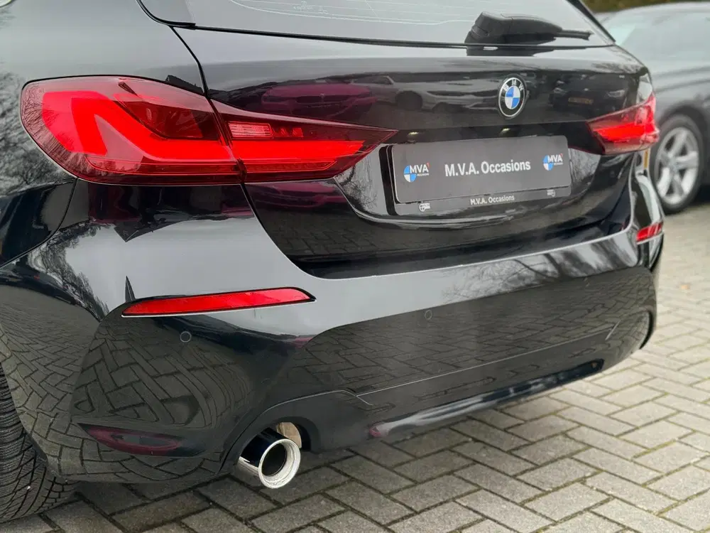 BMW 1-serie 118i Executive Edition uit 2019, foto 11