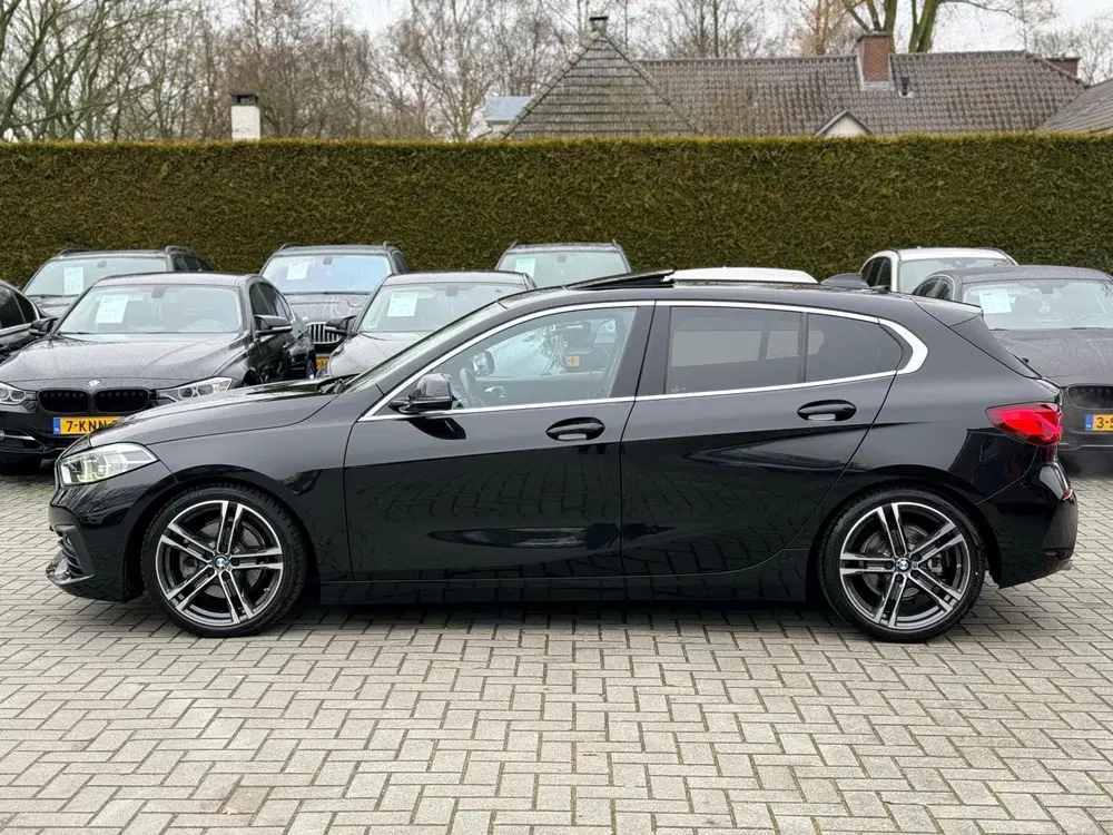 BMW 1-serie 118i Executive Edition uit 2019, foto 12