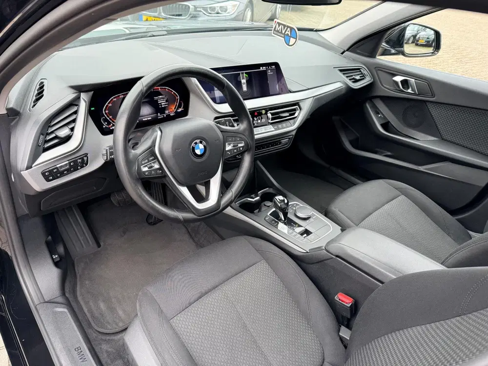 BMW 1-serie 118i Executive Edition uit 2019, foto 20