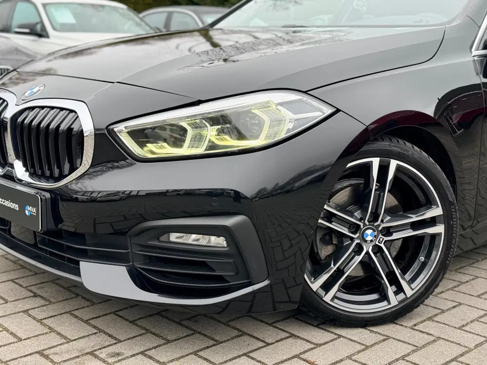 BMW 1-serie 118i Executive Edition uit 2019, foto 3