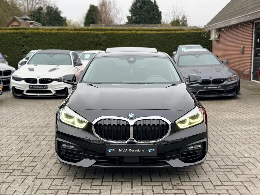BMW 1-serie 118i Executive Edition uit 2019, foto 4