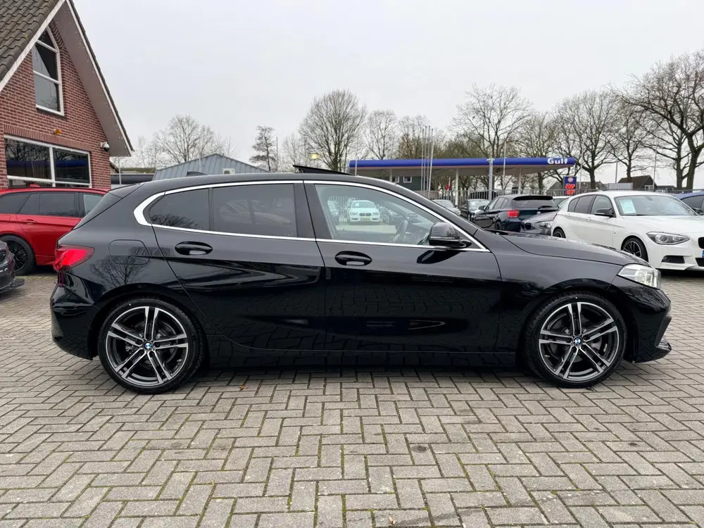 BMW 1-serie 118i Executive Edition uit 2019, foto 6